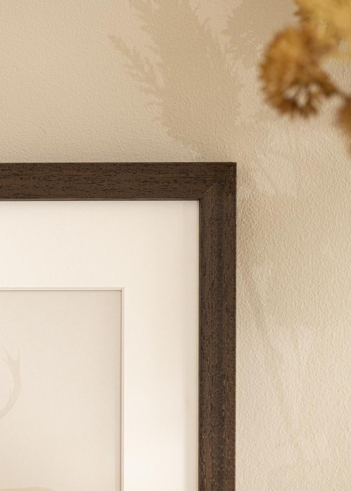 Okvir rjava les 68x98 cm - Paspartȗ Bela 56x76 cm