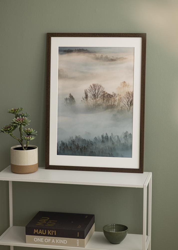 Okvir rjava les 68x98 cm - Paspartȗ Bela 56x76 cm