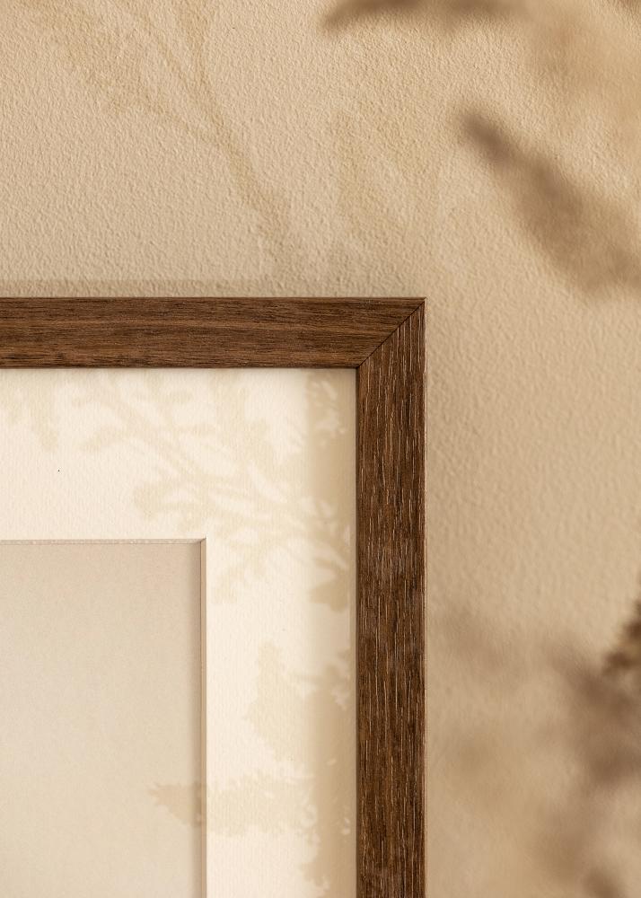 Okvir Hermes oreh 70x90 cm - Paspartȗ Bela 55x70 cm