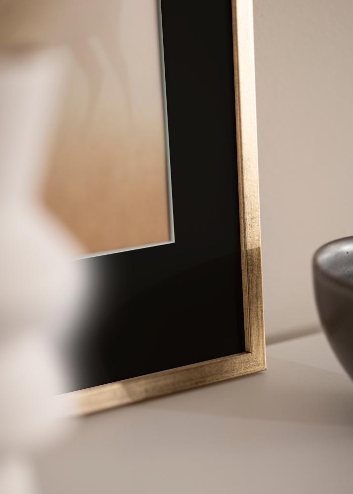 Okvir Galant Zlata 30x40 cm - Paspartŭ Črna 18x27 cm