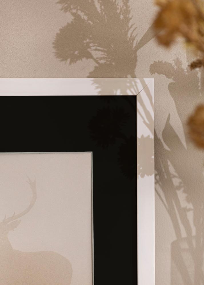 Okvir Eleganten Bela 18x24 cm - Paspartŭ Črna 13x18 cm