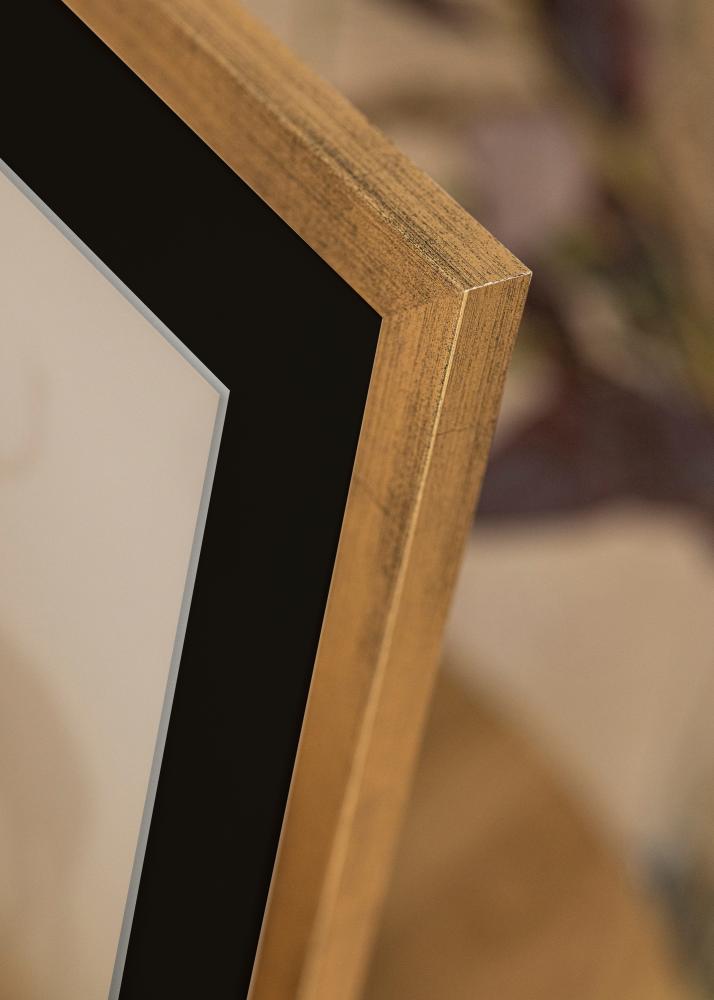 Okvir Eleganten Zlata 18x24 cm - Paspartŭ Črna 13x18 cm