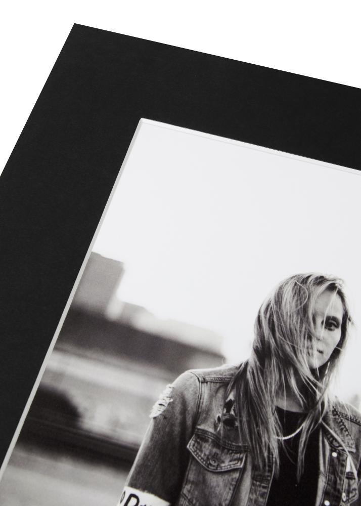 Paspartŭ XXL Črna Bel notranji rob 50x50 cm (29x29)