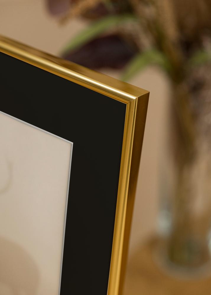 Okvir Victoria Zlata 30x40 cm - Paspartŭ Črna 20x28 cm