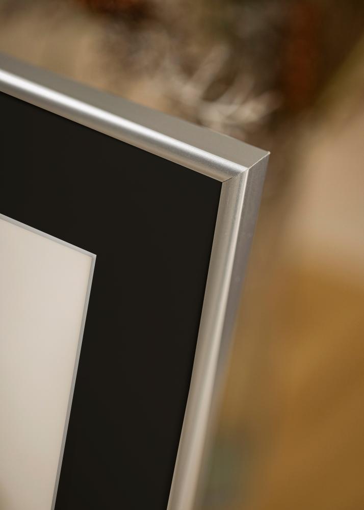 Okvir Victoria Srebrna 30x40 cm - Paspartŭ Črna 20x28 cm