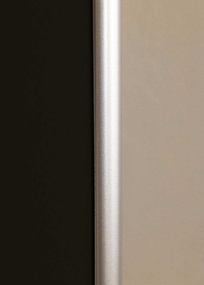 Okvir Victoria Srebrna 30x40 cm - Paspartŭ Črna 20x28 cm