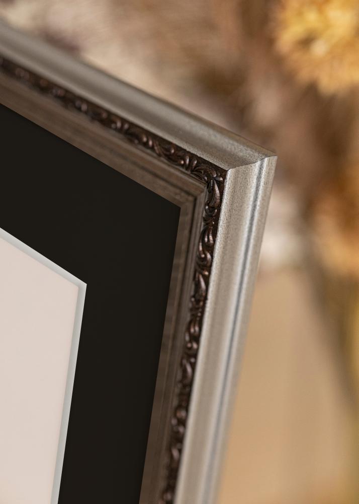 Okvir Abisko Srebrna 24x30 cm - Paspartŭ Črna 18x24 cm