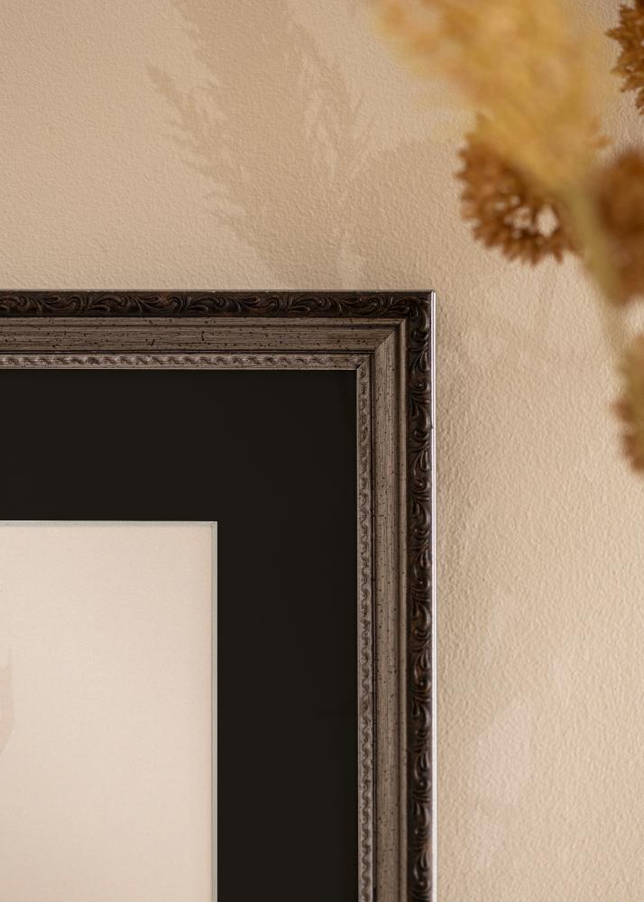 Okvir Abisko Srebrna 24x30 cm - Paspartŭ Črna 18x24 cm